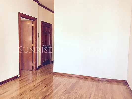 Rented by Sunrise Real Estate | media 28