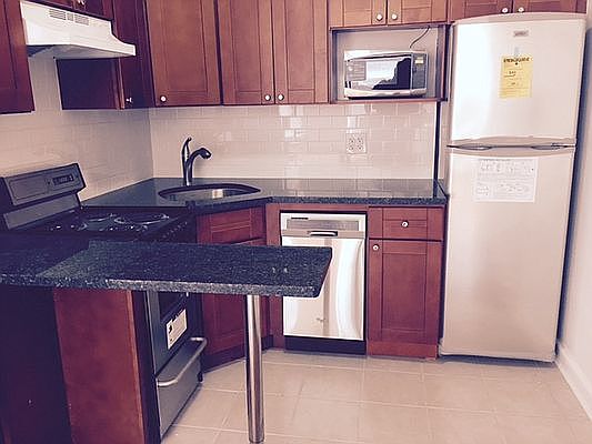2nd image of 956 Madison Ave APT 4R