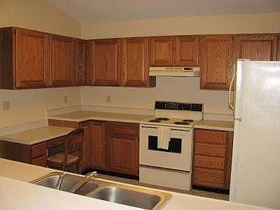 5th image of 559 Dedham Pl