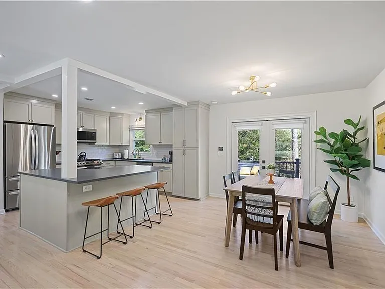 677 Hillandale Cir SW — Photo 11