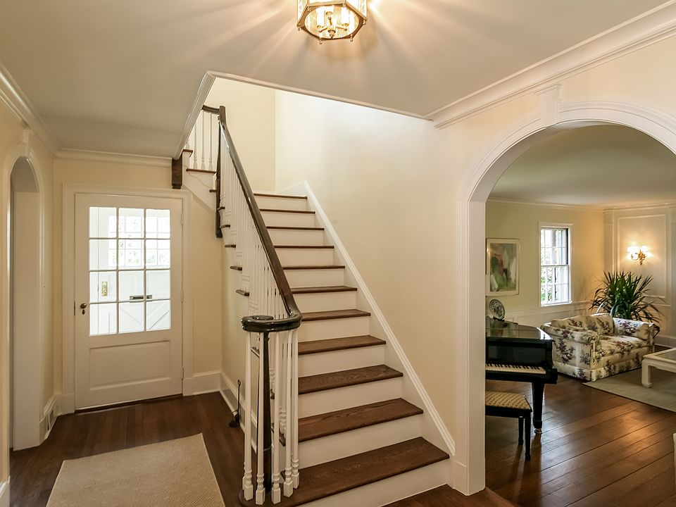 1st image of 11 Horseguard Ln