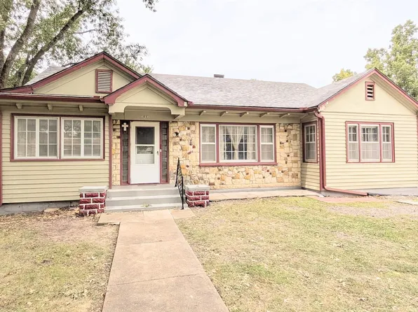 1031 Sunnyslope St, Emporia, KS 66801