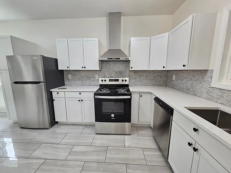 274 Bledsoe Dr — Photo 2