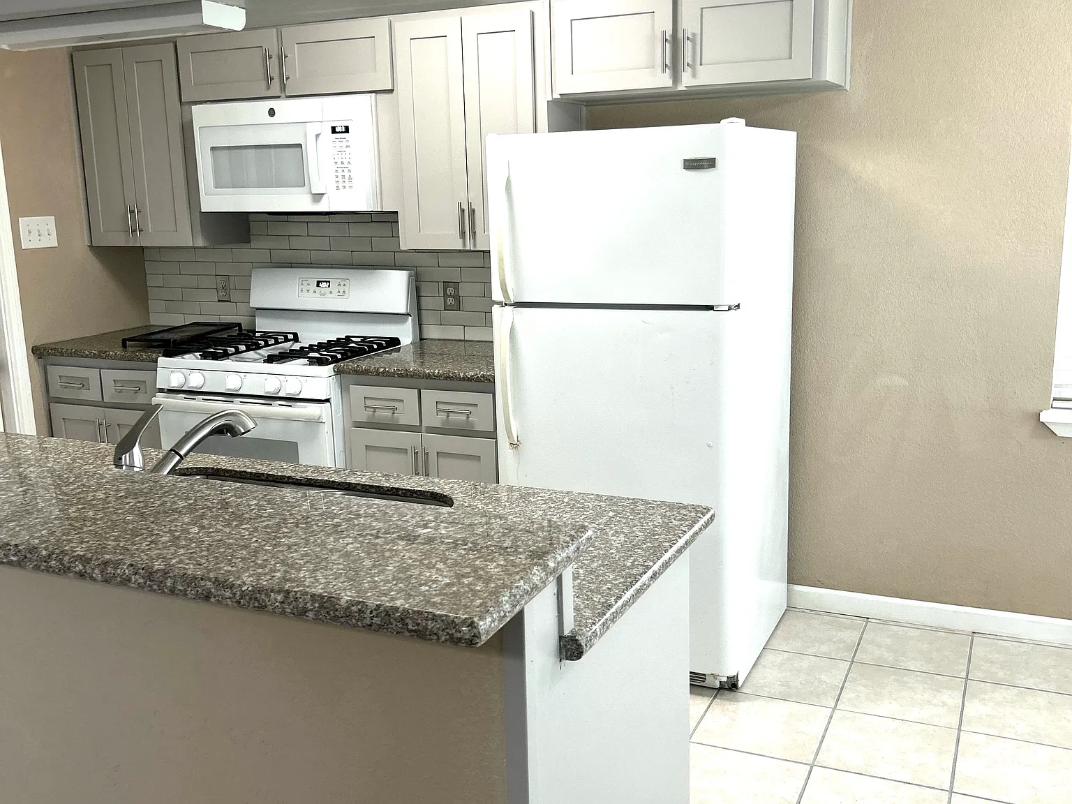 4 bed, 1872 sqft, $1,900 — Photo 4