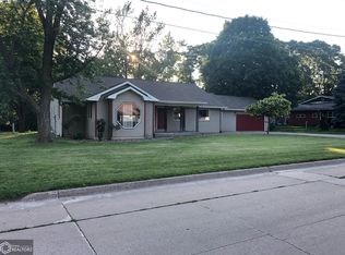 620 Mackey Ave, Sigourney, IA 52591
