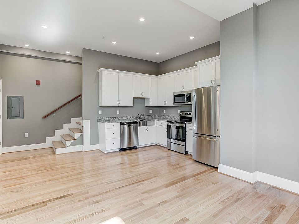 1st image of 1214 N Eutaw Pl #304