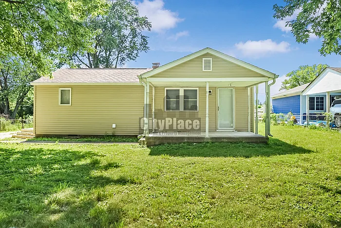 1822 S Chester Ave — Photo 1