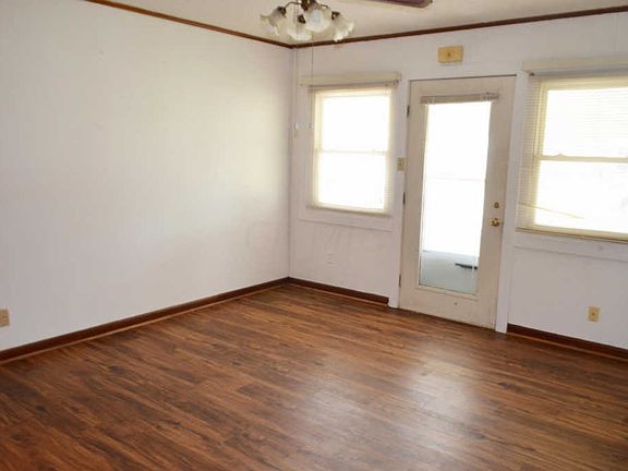 3rd image of 4334 Robin St