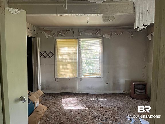 2nd image of 1295 Evans Ave