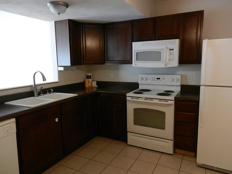 707 Savannah Ave — Photo 3