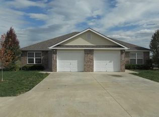 103 Golfview Dr, Pleasant Hill, MO 64080