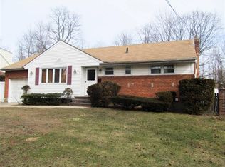 8 Rachel Ave, Commack, NY 11725