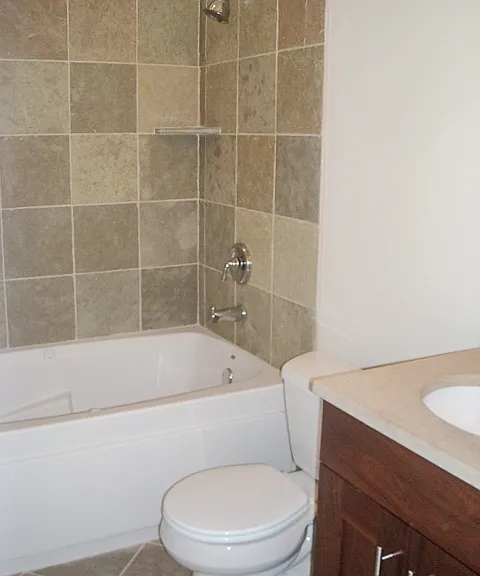 2328 N Greenview Ave #3 — Photo 4