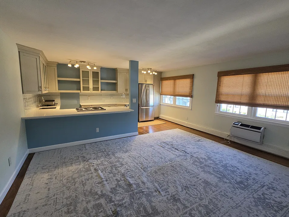 240 S Broadway #2D