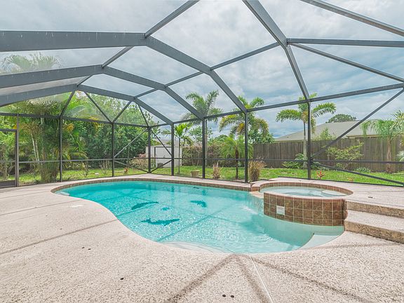 3rd image of 289 SW Tulip Blvd