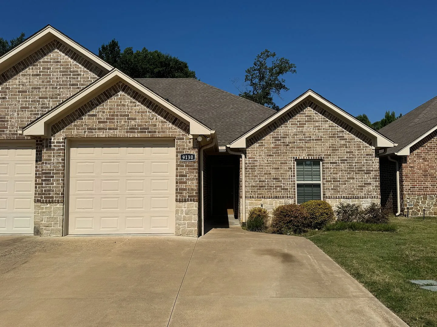 Shadow Oak — Photo 1