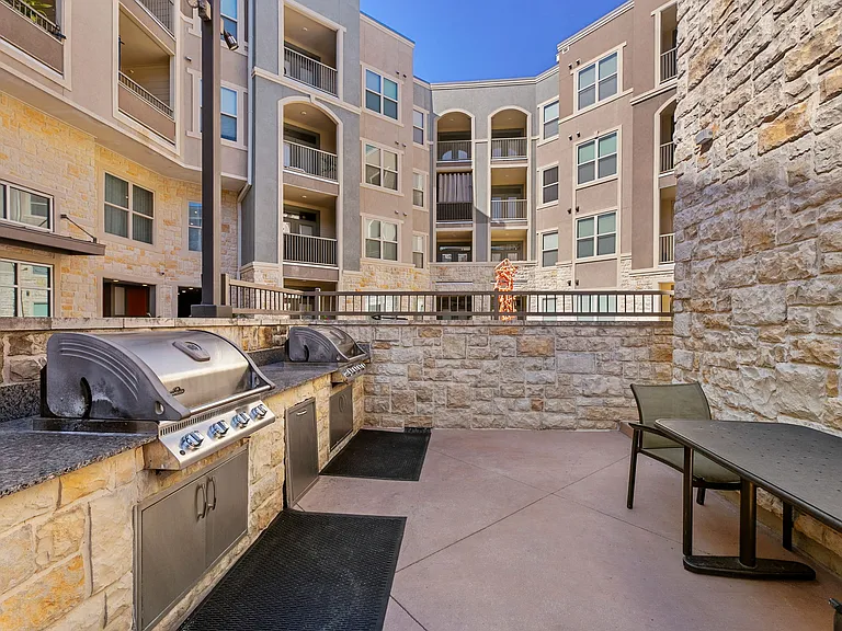 The Mark at Huebner Oaks — Photo 21