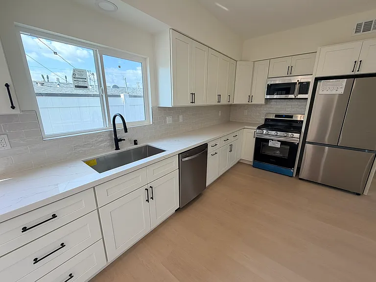5442 N Duxford Ave — Photo 3