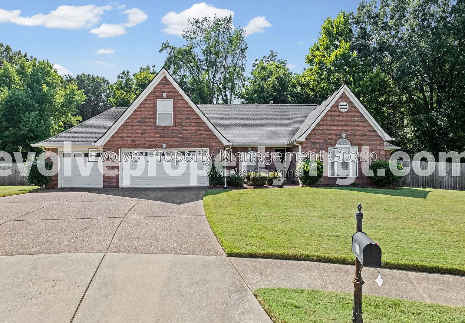 5 bed, 2.5 bath, 2491 sqft, $2,695 — Photo 1