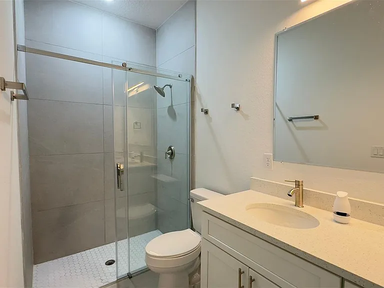 5902 N Darlington Dr — Photo 15