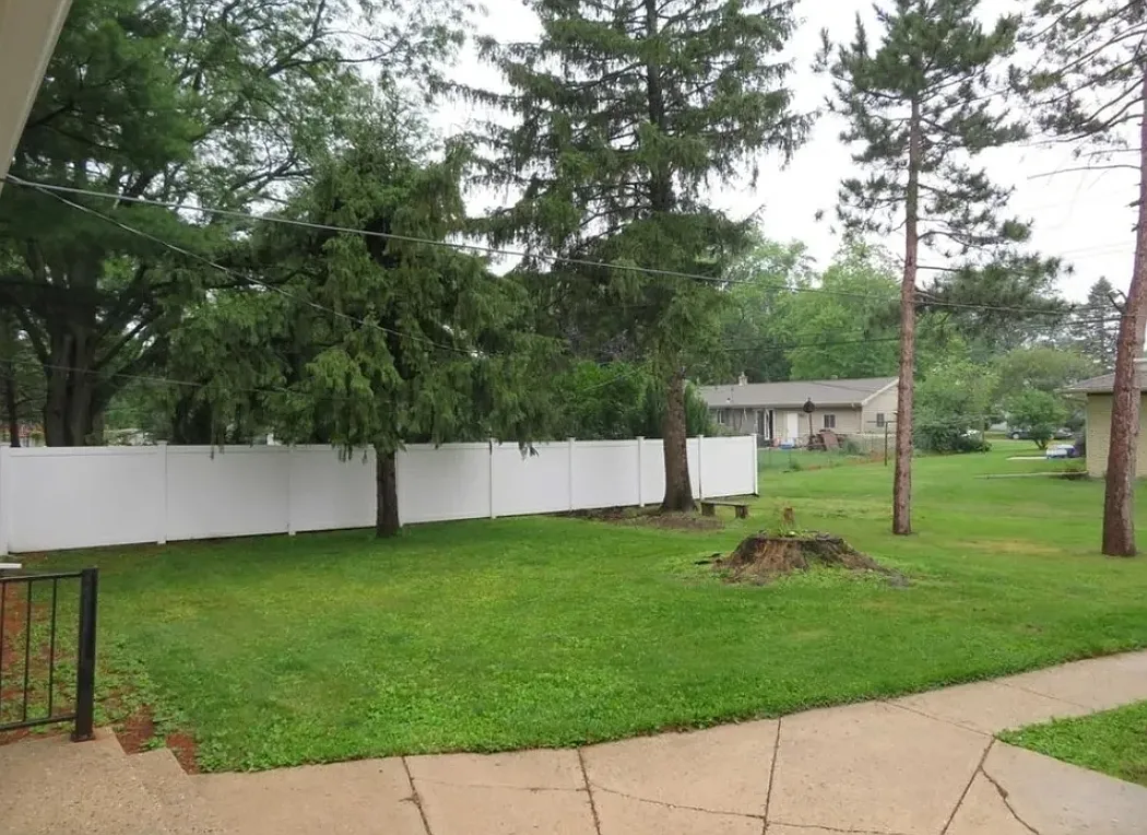 2 bed, 950 sqft, $1,200 — Photo 3