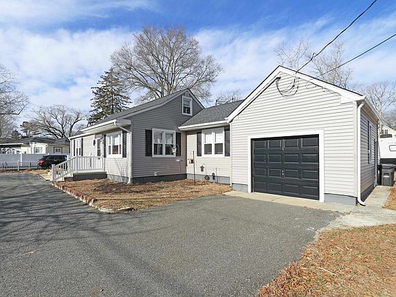 2nd image of 643 Town Bank Rd N