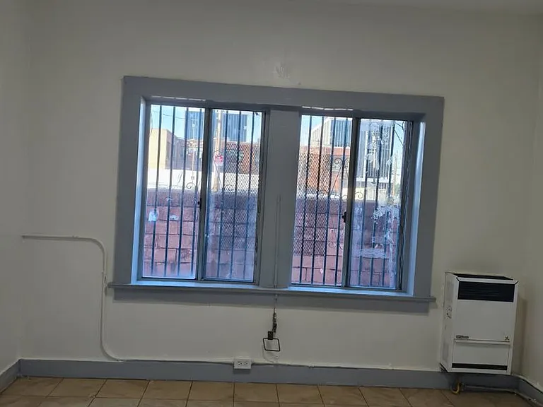 823 UNION APTS — Photo 4