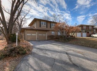 7932 Grandview St, Overland Park, KS 66204