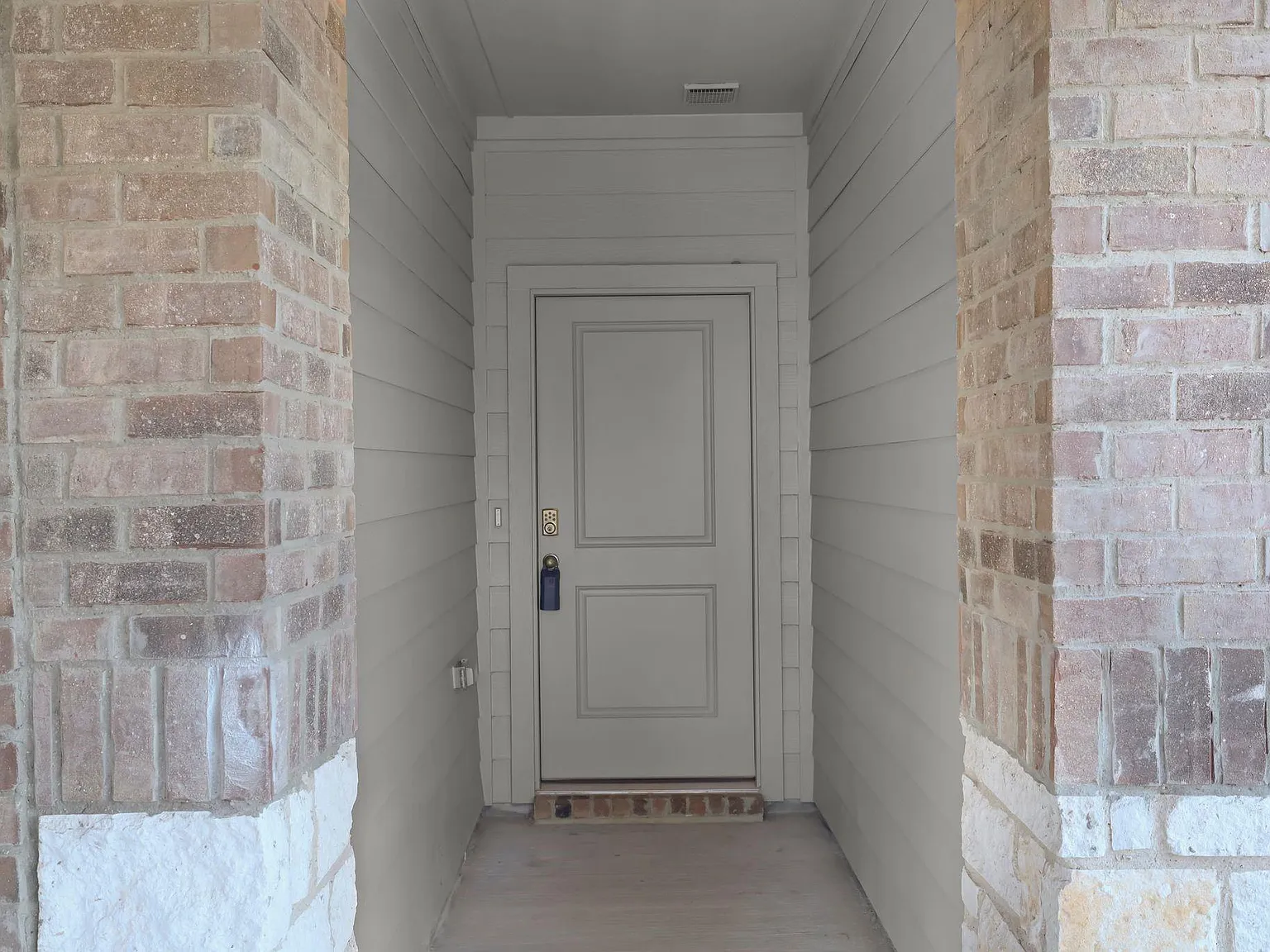 3 bed, 1324 sqft, $2,300 — Photo 4