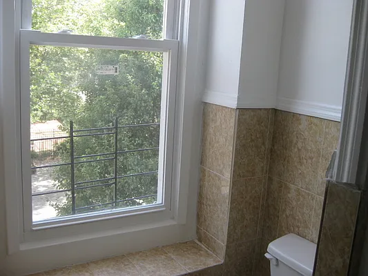 Rented by Windsor Homes Realty Corp | media 68