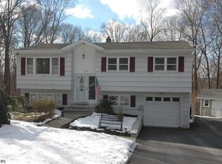19 Clearview Ter, Sussex, NJ 07461