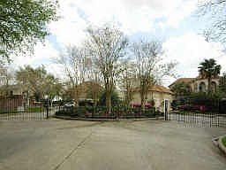 2nd image of 25 Waterford Oaks Ln