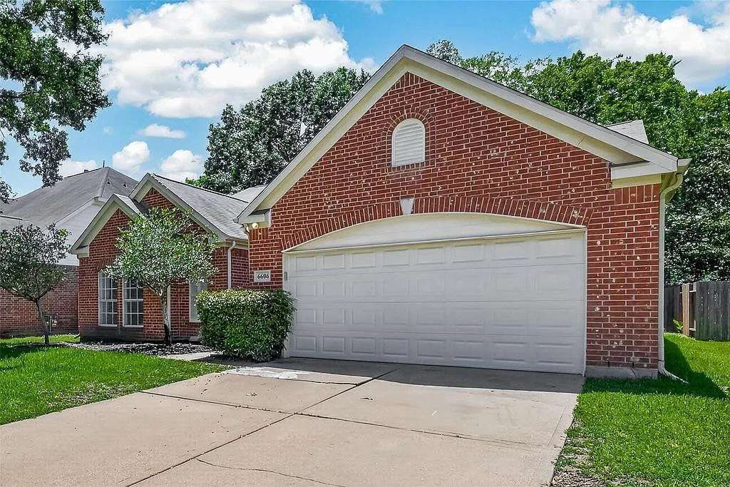 4 bed, 2.5 bath, 2162 sqft, $2,349 — Photo 4