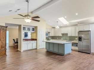 13902 Paradise Valley Dr E, Houston, TX 77069