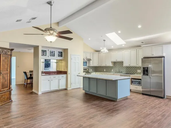 13902 Paradise Valley Dr E, Houston, TX 77069