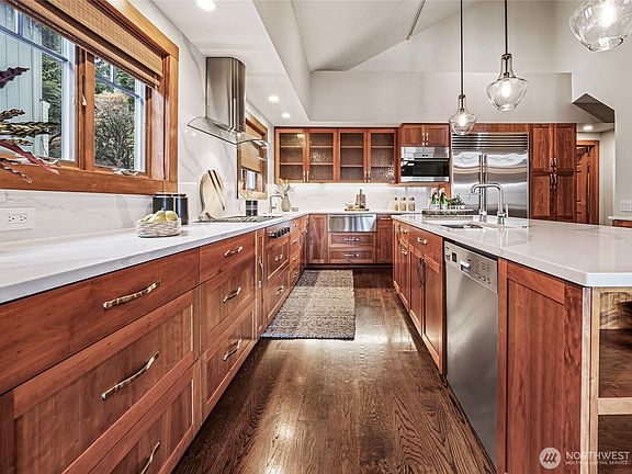 4th image of 4222 Shoreclub Drive
