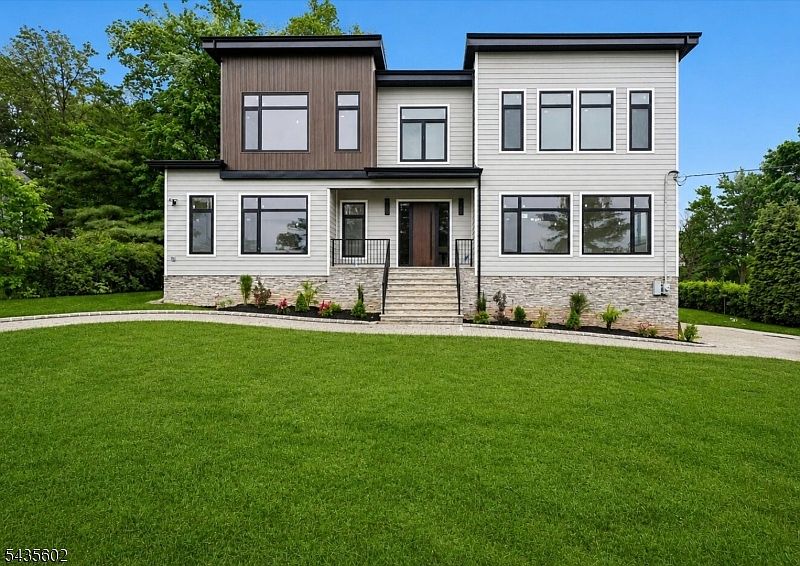 1st image of 30 Winthrop Rd