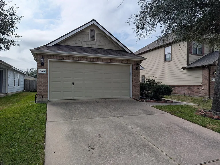 3019 Beacon Grove St — Photo 1