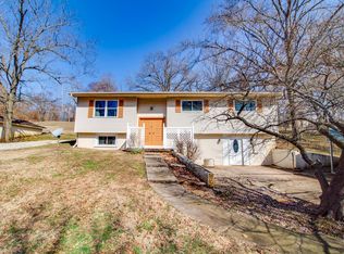 6004 Pierce Ln, Godfrey, IL 62035