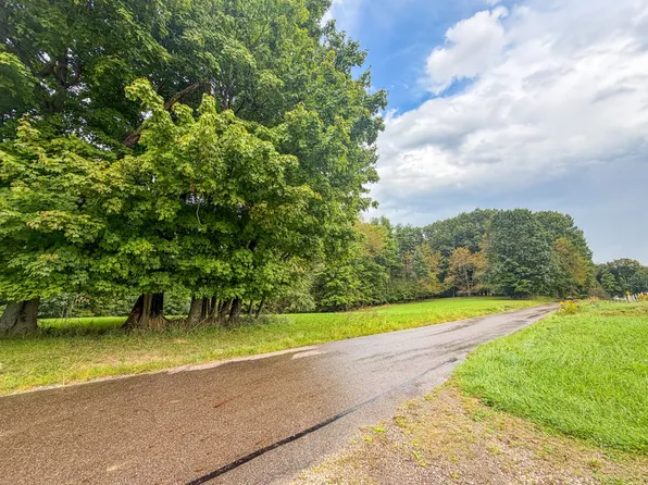 8217 Dawn Rd SW, Sherrodsville, OH 44675