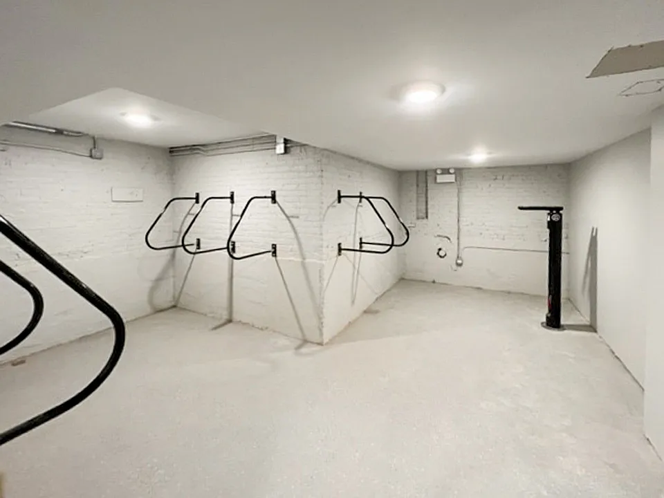 Building Photo 5