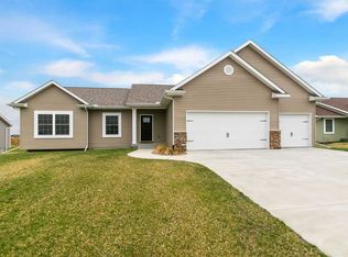 5575 Idaho Dr, Bettendorf, IA 52722