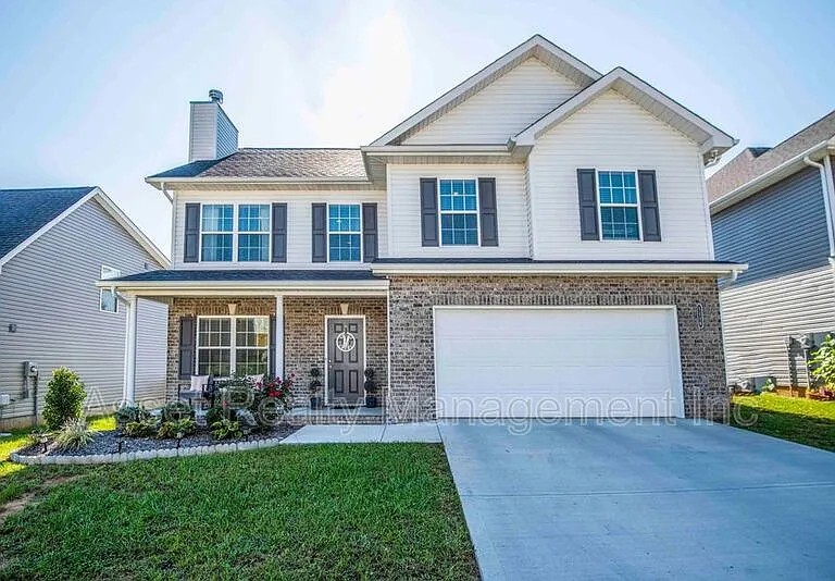 1116 Cloud View Dr — Photo 1