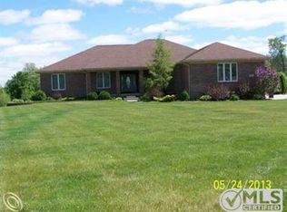 7020 Old Farm Trl, Almont, MI 48003