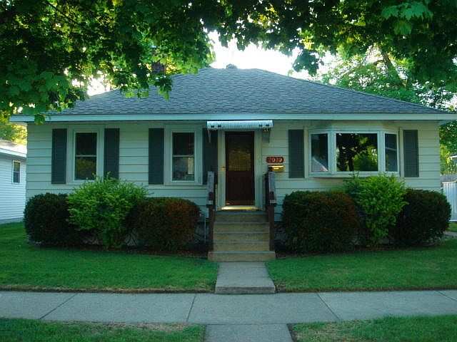 1st image of 2020 Onalaska Ave