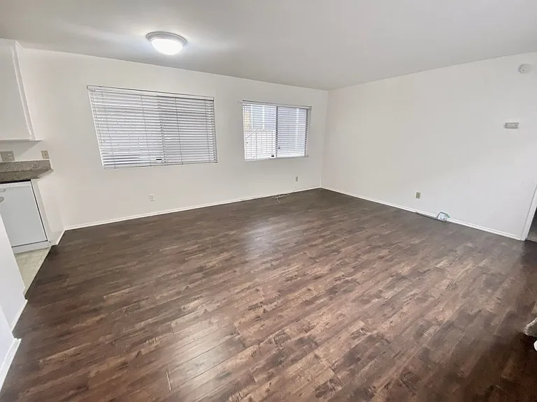 637 Manhattan Beach Blvd — Photo 6