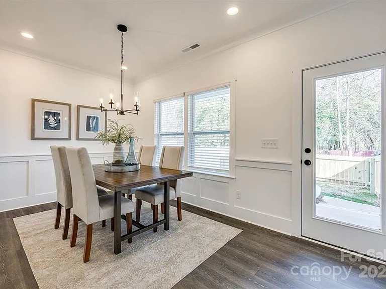 1241 Eastway Dr — Photo 15