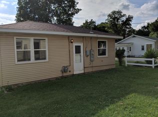 830 N Broadway St APT 3, Lewistown, IL 61542