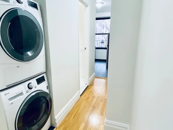 448 Amsterdam Avenue image 2 of 11