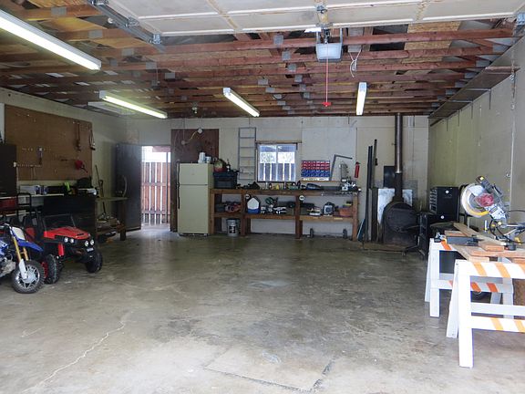 5th image of 1036 E Larch Ave